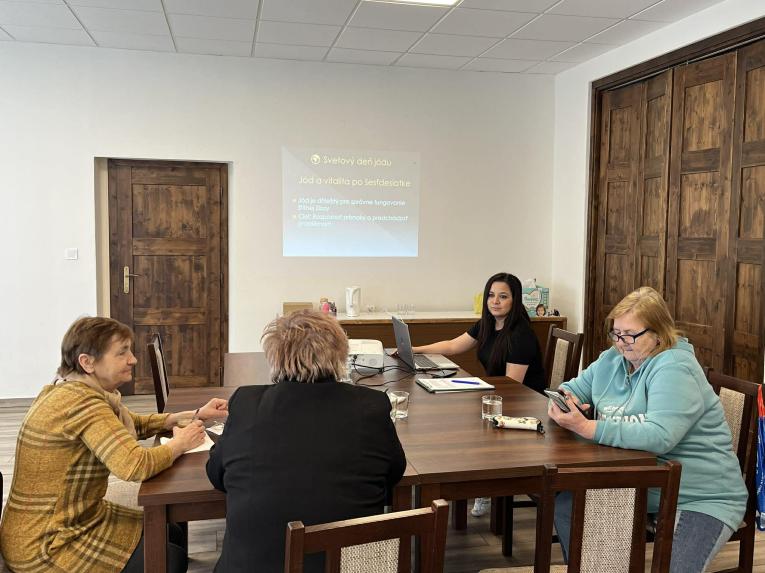 Sociálne pracovníčy s&nbsp;klientmi